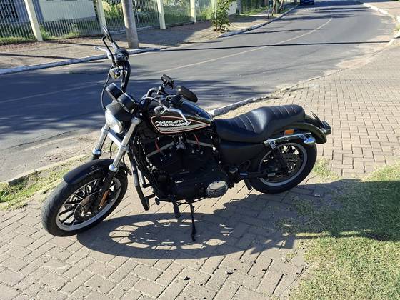 HARLEY-DAVIDSON SPORTSTER XL 883 R 